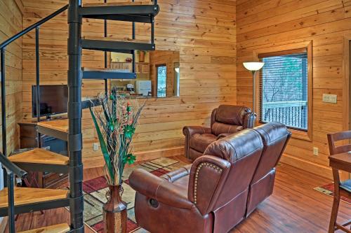 Cozy East Bernstadt Cabin with Porch and Fishing Lake! in Corbin (KY)