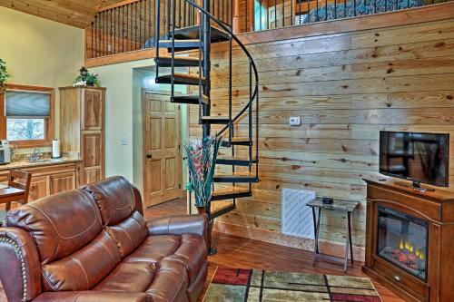 Cozy East Bernstadt Cabin with Porch and Fishing Lake!