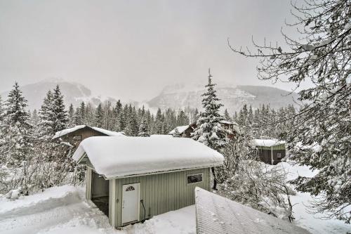 Cabin with Hot Tub and Views 1 Mile to Alyeska Resort, Girdwood (photo 2)