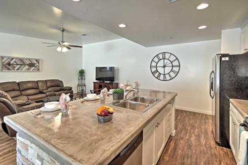 Modern Home - Walk to Lake Havasu and London Bridge! - image 5