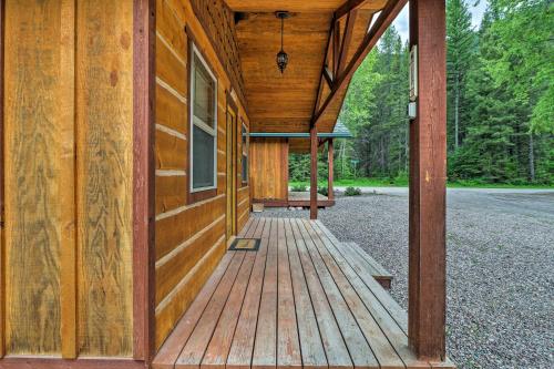 Hungry Horse Cabin Deck, Fire Pit, Near Glacier!