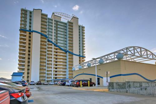 Panama City Beachfront Condo with Balcony and Pool!