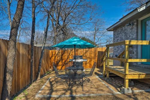 Cozy Home Blocks to Georgetown Square and SU! in Georgetown, USA