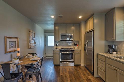 Cozy Home Blocks to Georgetown Square and SU! in Georgetown, USA