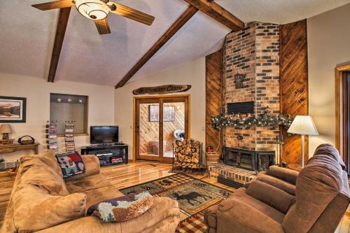 3BR and Waterfront Fifty Lakes Home with Dock and Kayaks! - image 4