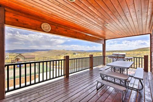 Cabin with Beach Access, Sport Court, Hot Tub and View