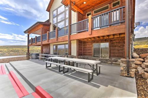 Cabin with Beach Access Sport Court Hot Tub and View - image 7