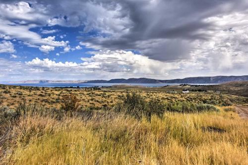 Cabin with Beach Access, Sport Court, Hot Tub and View