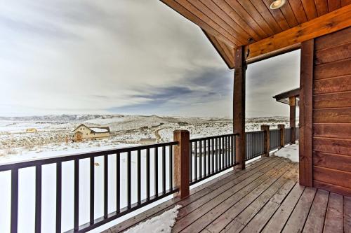 Cabin with Beach Access, Sport Court, Hot Tub and View