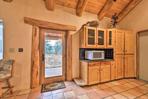 Eagle Nest Home with Hot Tub and Views - 5 Min to Lake in Eagle Nest, USA