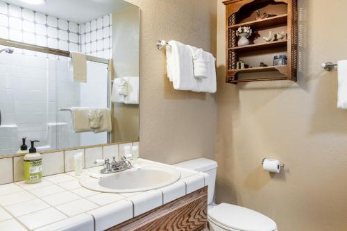 Big Bear City Family Cottage with Hot Tub and Game Room - main image