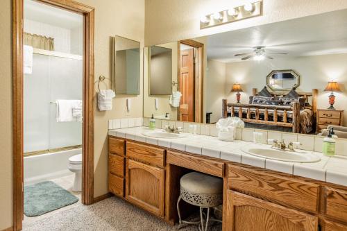 Big Bear City Family Cottage with Hot Tub and Game Room - image 2
