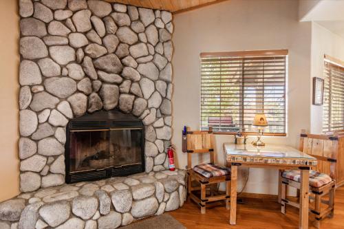 Big Bear City Family Cottage with Hot Tub and Game Room - image 3