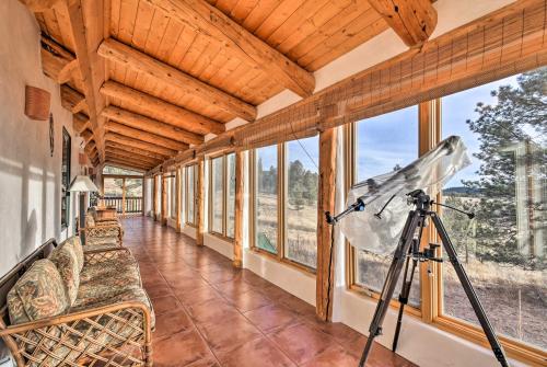 Eagle Nest Home with Hot Tub and Views - 5 Min to Lake in Eagle Nest, USA