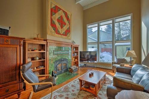 Mtn-View Home with Deck Walk to Dtwn Frisco!