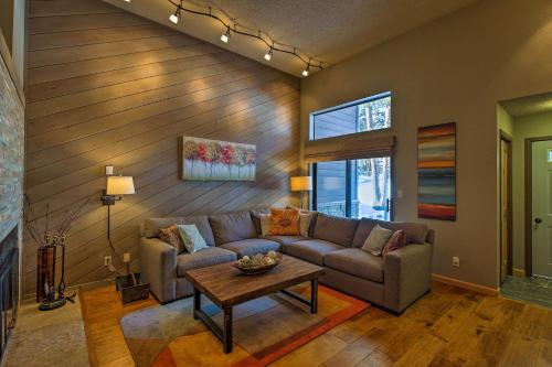 Ski-In Breckenridge Abode Walk to Main St and Lifts Ski-In Breckenridge Abode Walk to Main St and Lifts