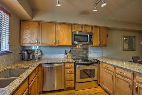 Ski-In Breckenridge Abode Walk to Main St and Lifts Ski-In Breckenridge Abode Walk to Main St and Lifts