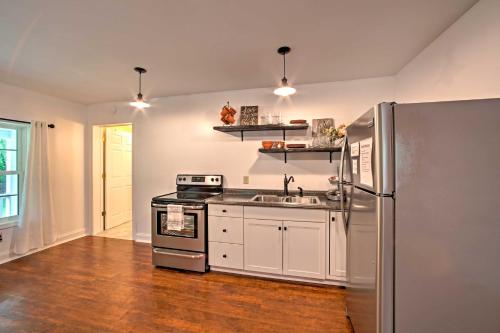 Cottage with Hot Tub and Fire Pit By Mahantango Creek in Selinsgrove (Pennsylvania)