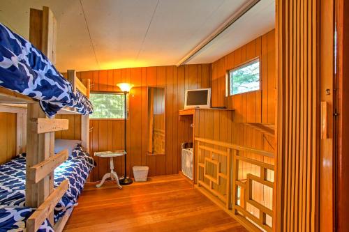 Lakefront Branch Cottage with Dock Kayaks and Grill! - image 3