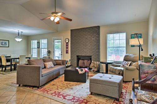 McQueeny Hill Country Home with Covered Patio in McQueeney, USA