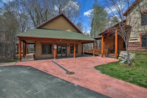 Cozy Driggs Condo with Hot Tub and Ski Shuttle Service in Alta (WY)