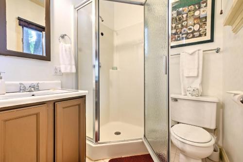 Central Bar Harbor Home, Walk to the Shore and Town!