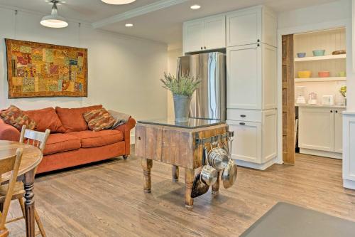 Scenic Apt Steps from Tryon and 18 Minutes to TIEC! - image 2