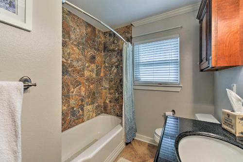 Central Houston Home with Patio - Ideal for Families!