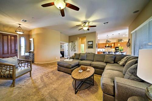 Anthem Oasis with Pool, Hot Tub and Golf Course View in แอนเทม