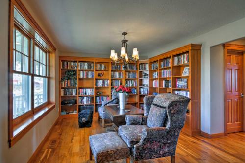 Custom Home w/ Decks in Boulder! Gateway to Parks! in Boldera (UT)