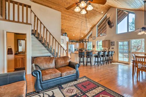 Upscale Cabin Living Golf, Fish, and Hike Show Low!