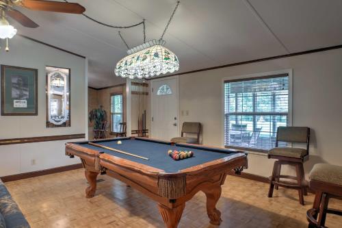 Ooltewah Cabin with Grill, Pool Table and Porch! in Ooltewah, USA