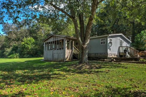 Ooltewah Cabin with Grill, Pool Table and Porch! - Ooltewah