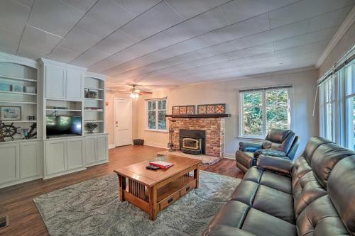 Riverfront Cottage in Redwoods with Decks and Beach! - image 7