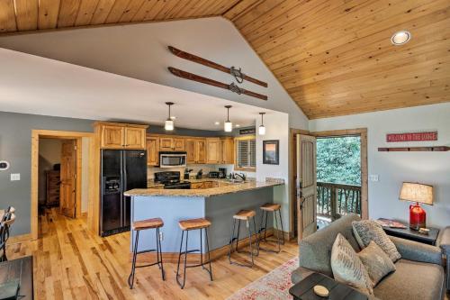 Cabin with Hot Tub and Mountain Views 15 Min to Boone - image 5