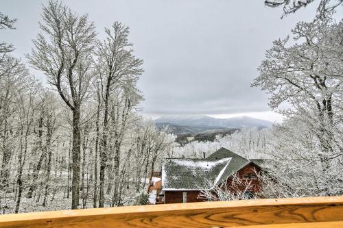 Cabin with Hot Tub and Mountain Views 15 Min to Boone - image 3
