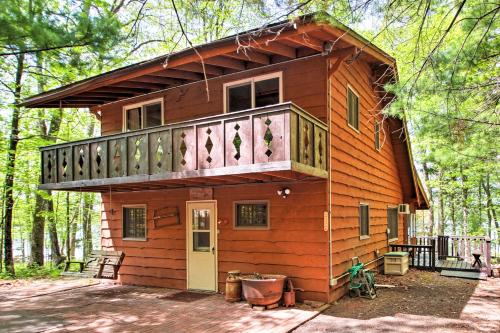 Lakefront Cumberland Cabin with Dock and Fire Pit!