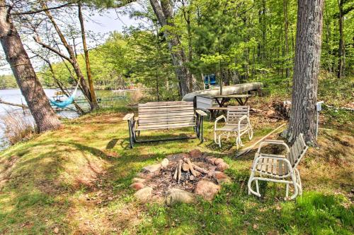 Warm and Cozy Cabin with Dock and Fire Pit on Largon Lake - image 2
