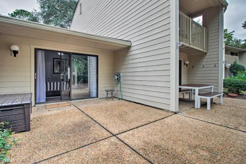 Renovated Villa with 1st-Floor Master Walk to Beach - image 3