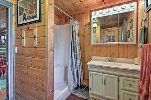 Moravian Falls Cabin with Brushy Mtn View and Fire Pit - image 3