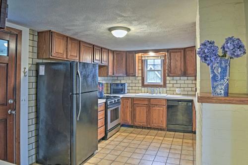 Home with 2 Kayaks Deck and Views on Narragansett Bay! - image 9