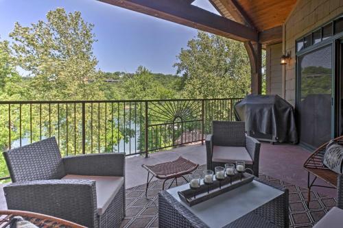 Lake Taneycomo Penthouse Condo with Gas Grill and Dock! - image 4
