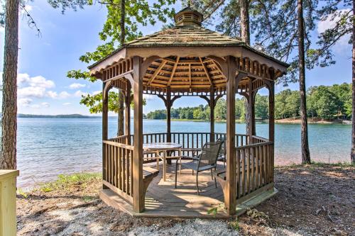 Keowee Keys Home with Mountains View and Lake Access!