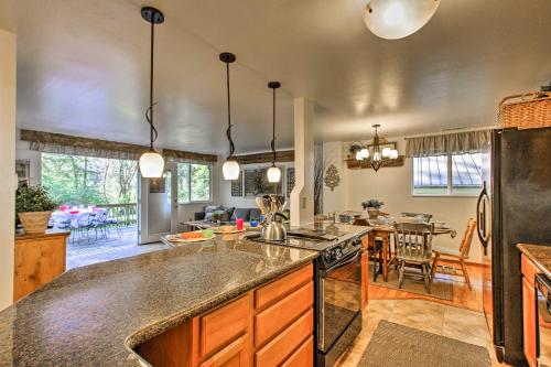 Hot Tub + Fireplace: Peaceful Anderson Island Home - Joemma Beach State Park, Longbranch