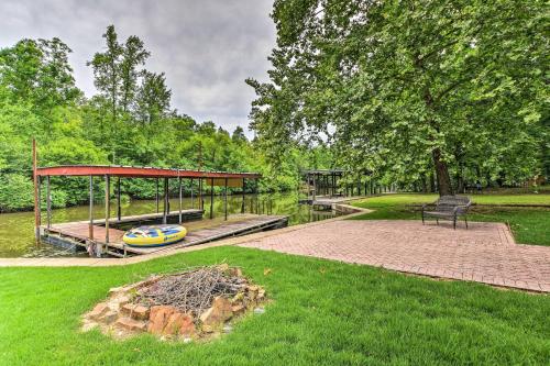 Private Deck & Dock: Home on Lake Hamilton!, Hot Springs