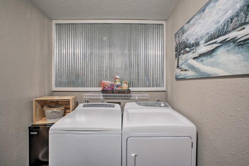 Lakefront Table Rock Home with Fire Pit! Lakefront Table Rock Home with Fire Pit!