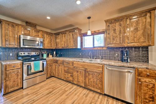 McAlester Cottage with 30 Private Acres and Ponds! in McAlester, USA
