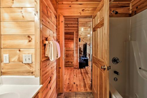 3500-Sq-Ft Cabin - Sunrise and Mtn View and Pool Access - image 6