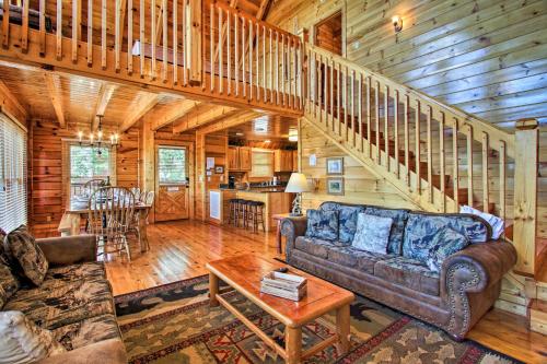 3,500-Sq-Ft Cabin - Sunrise and Mtn View and Pool Access