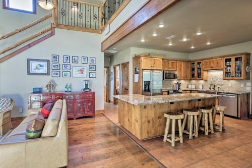 Riverfront Blanco Home w/ Shaded Porch + Hot Tub in Blanco (TX)